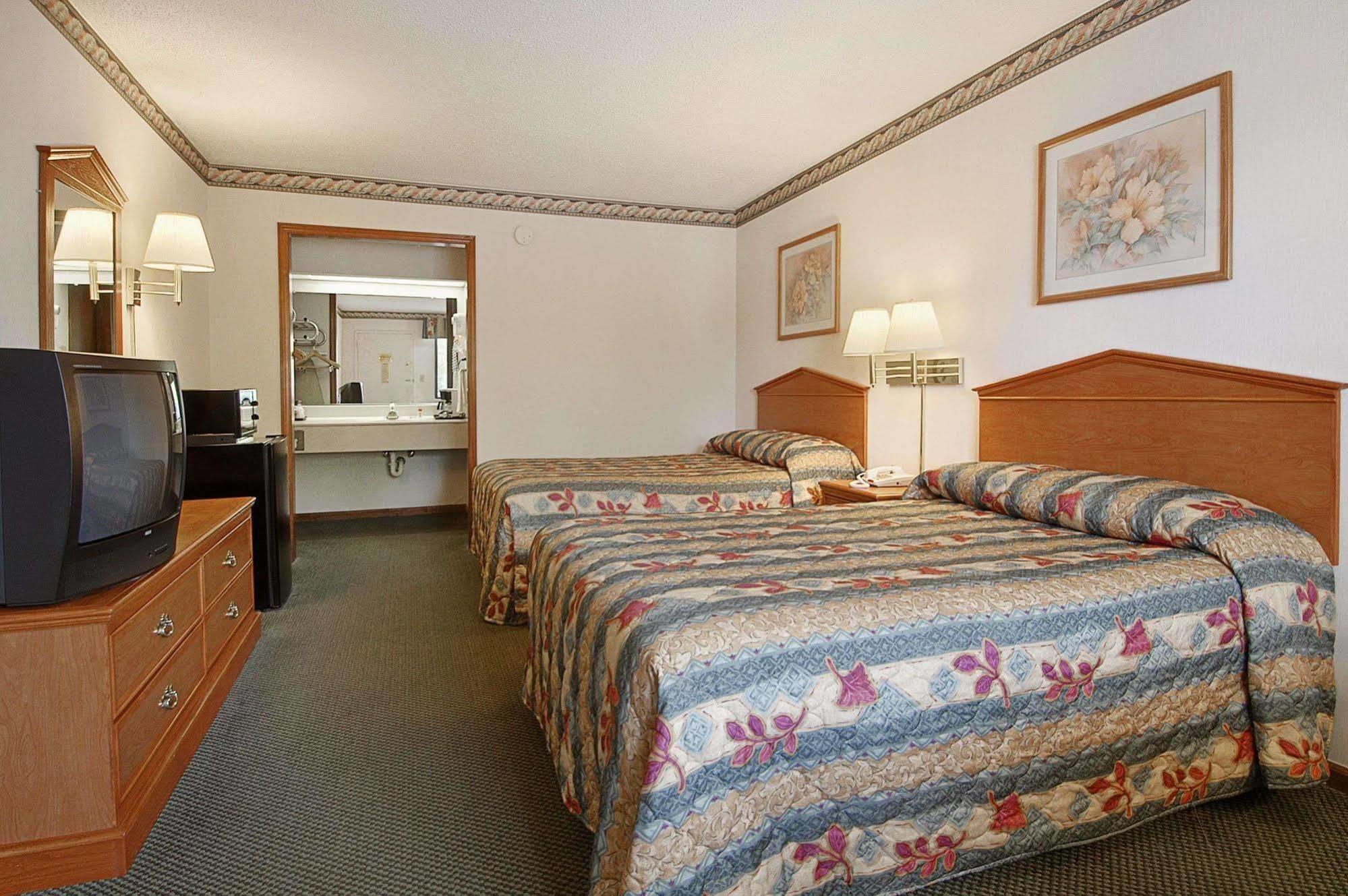 Motel Super 8 By Wyndham Burlington Nc Zewnętrze zdjęcie